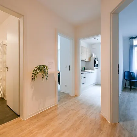 Ferienwohnungen Am Theater: Modern Central Apartments with Kitchen and Netflix Cottbus Exterior photo