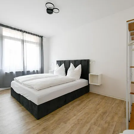 Ferienwohnungen Am Theater: Modern Central Apartments with Kitchen and Netflix Cottbus Room photo