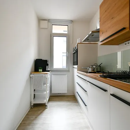 Ferienwohnungen Am Theater: Modern Central Apartments with Kitchen and Netflix Cottbus Room photo