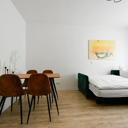 Ferienwohnungen Am Theater: Modern Central Apartments with Kitchen and Netflix Cottbus Room photo