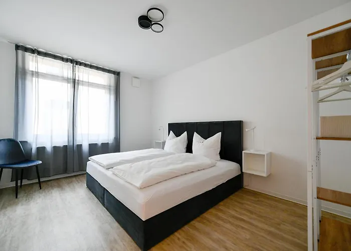 Ferienwohnungen Am Theater - Modern, Zentral Und Ruhig Mit Kueche, Waschtrockner, Netflix, Wlan Und Parkplatz- 2 Zimmer, 52 Qm
