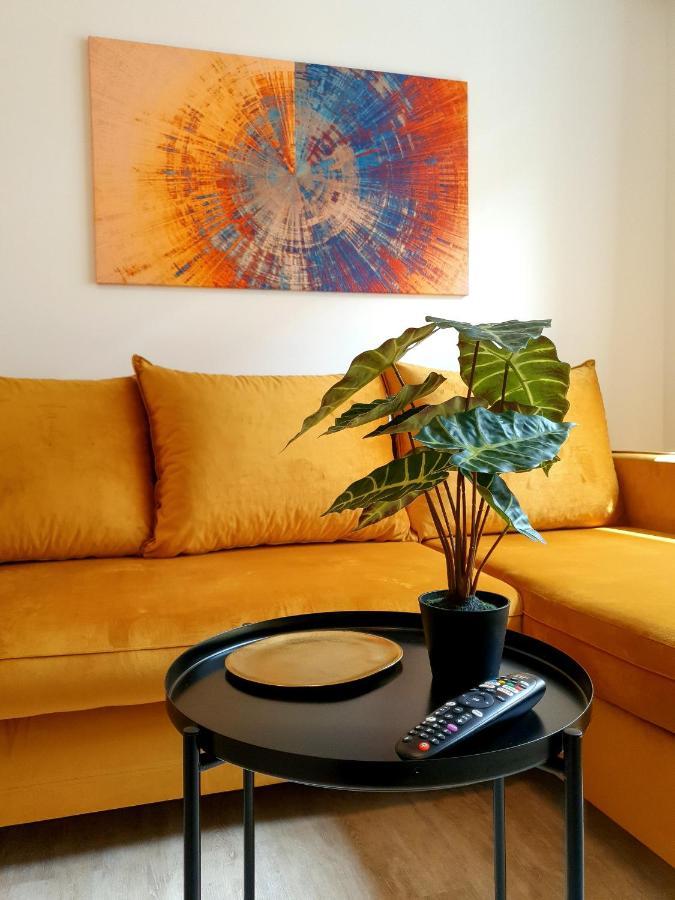 Am Theater: Modern With Kitchen And Netflix Apartment *