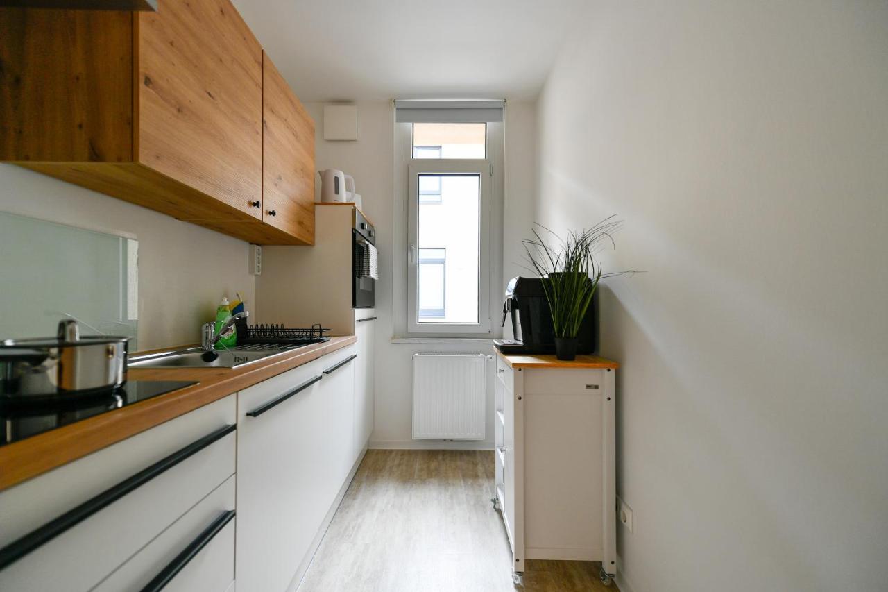 Apartment Am Theater: Modern With Kitchen And Netflix