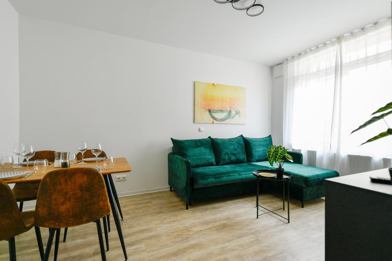 Apartment Am Theater: Modern With Kitchen And Netflix *