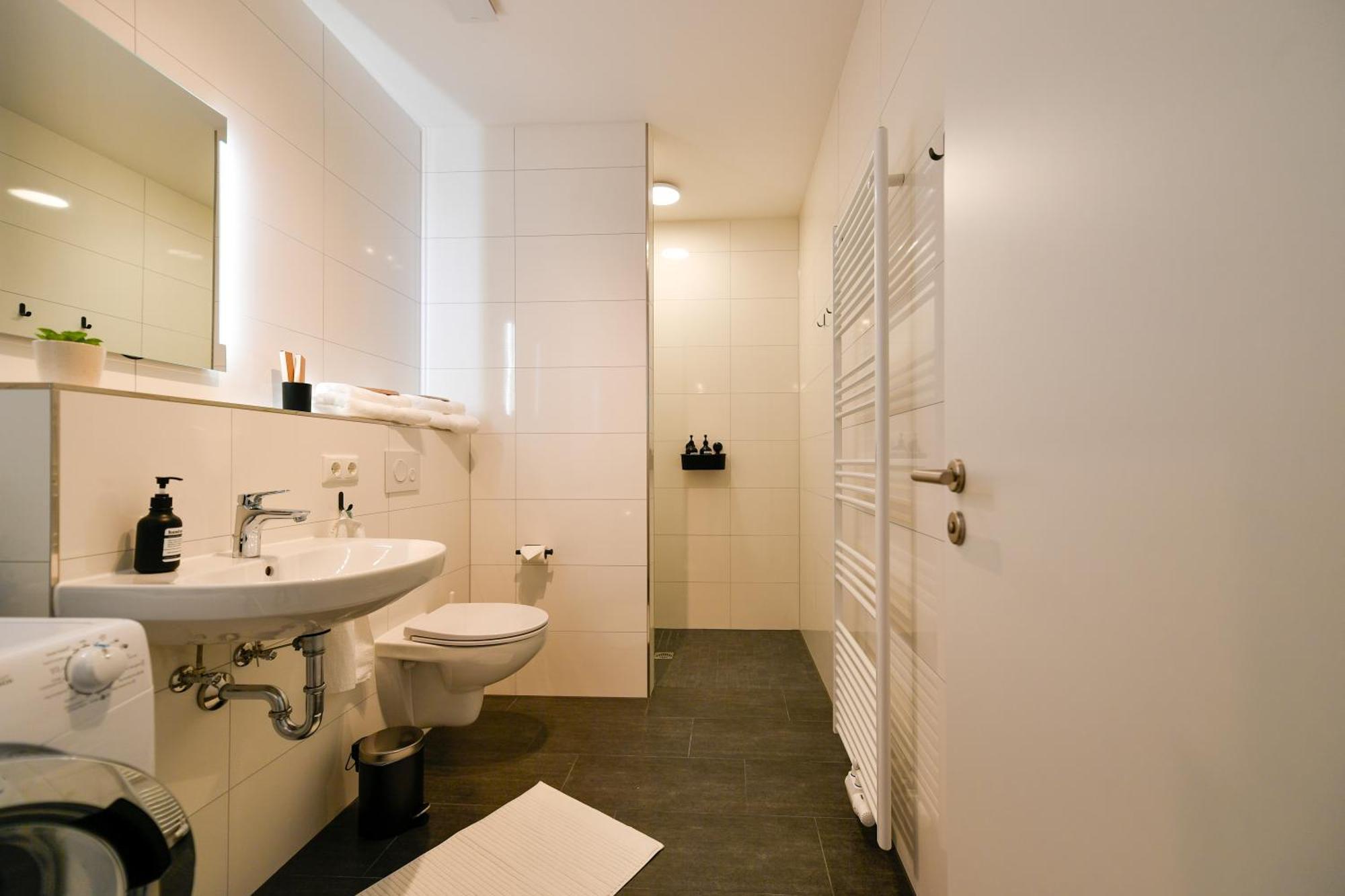 Am Theater: Modern With Kitchen And Netflix Cottbus