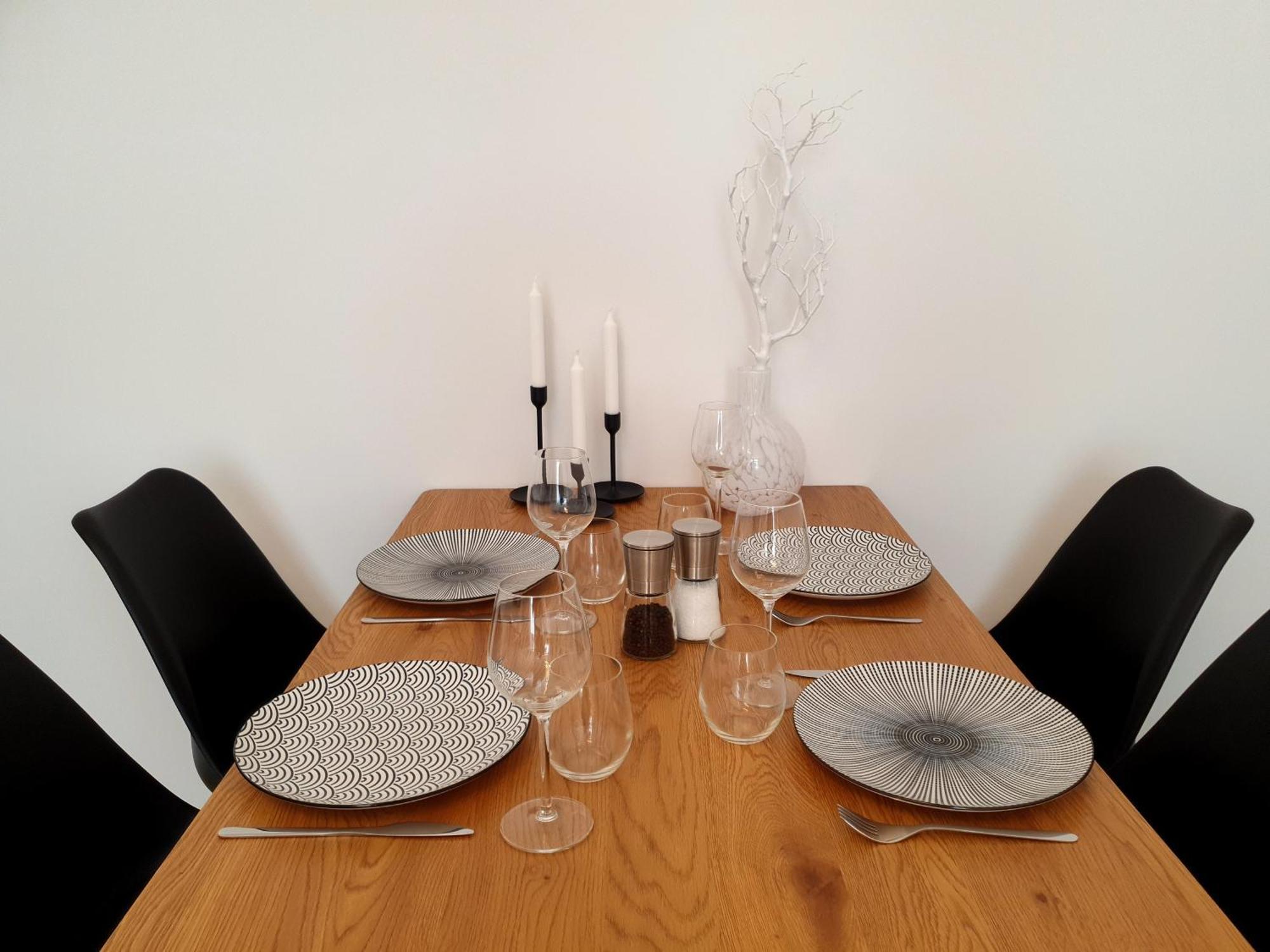 Am Theater - Modern, Zentral Und Ruhig Mit Kueche, Waschtrockner, Netflix, Wlan Und Parkplatz- 2 Zimmer, 52 Qm *