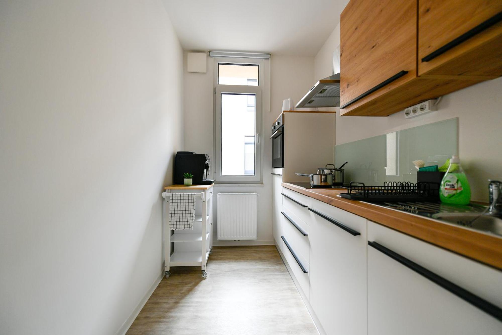 Am Theater: Modern With Kitchen And Netflix